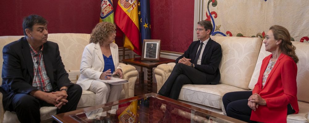 Primer encuentro del CERMI-La Rioja con la consejera de Salud y Políticas Sociales